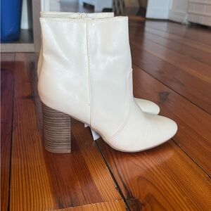 NWT Old Navy booties size 7